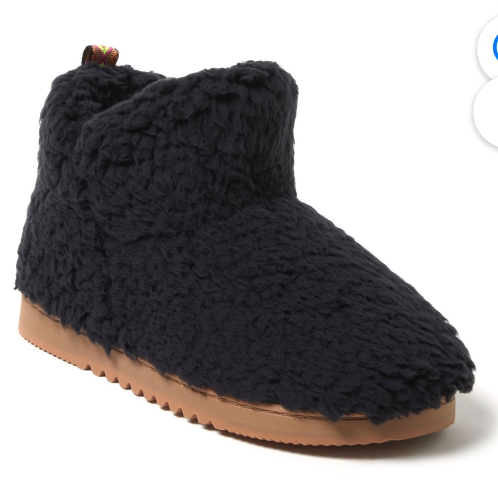 tagged large 9-10 listing as 9
dearfoams nwt teddy sherpa booties in/ outdoor
